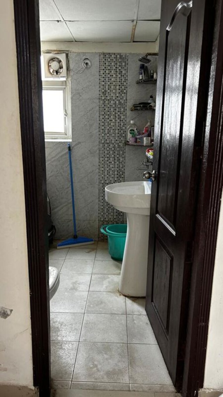 Bathroom, aims-golf-city 3 Bedroom 1350 Sq.Ft. Apartment In Sector 75 Noida 10742098