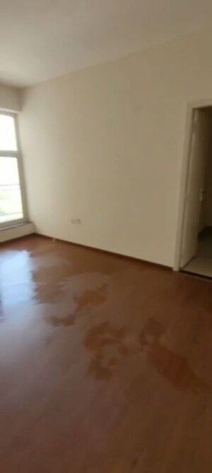 Room in 4 BHK Apartment at Imperia Esfera, Sector 37c – for Sale
