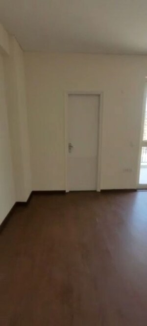 Room in 4 BHK Apartment at Imperia Esfera, Sector 37c – for Sale
