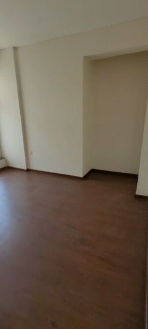 Room in 4 BHK Apartment at Imperia Esfera, Sector 37c – for Sale