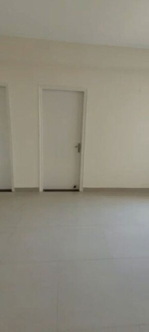 Room in 4 BHK Apartment at Imperia Esfera, Sector 37c – for Sale