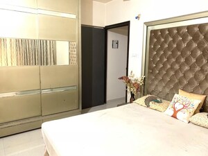 Room in 2 BHK Apartment at Prabhat CHS Goregaon, Goregaon West – for Rent
