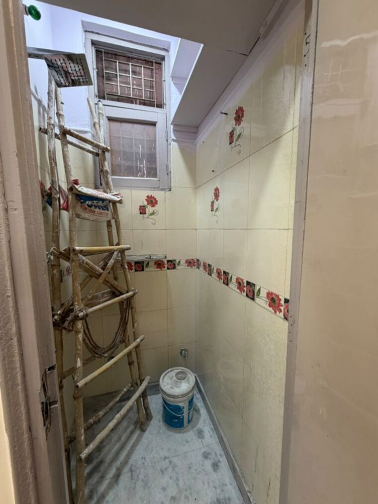 Bathroom, vasundhara sector 9 2 Bedroom 98 Sq.Mt. Builder Floor In Vasundhara Sector 9 Ghaziabad 10742157
