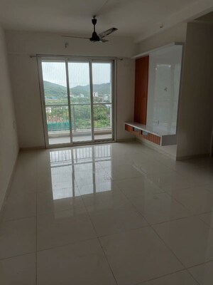 Room in 3 BHK Apartment at Godrej Emerald, Ghodbunder Road – for Rent