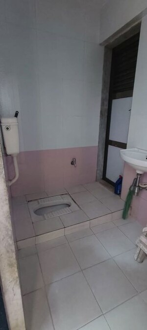 Bathroom in 2 BHK Apartment at Ashok Nagar Complex Ashok Nagar, Ashok Nagar – for Rent