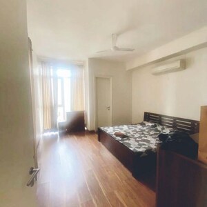 2.5 BHK Apartment For Rent in Emaar Emerald Estate, Sector 65