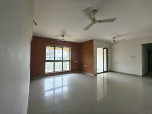 Room in 3 BHK Apartment at Upper Crust, Kalwa – for Rent