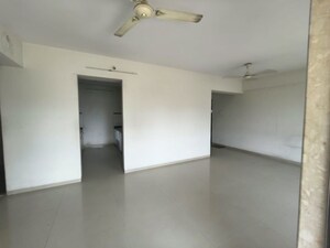 Room in 3 BHK Apartment at Upper Crust, Kalwa – for Rent