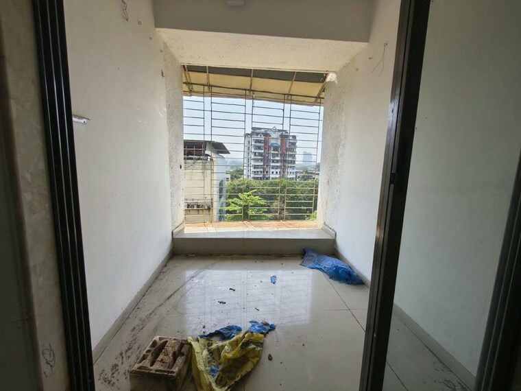 Balcony, upper-crust 3 Bedroom 1400 Sq.Ft. Apartment In Kalwa Thane 10742289