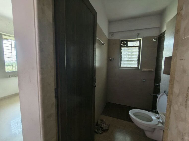 Bathroom, upper-crust 3 Bedroom 1400 Sq.Ft. Apartment In Kalwa Thane 10742289