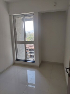 Room in 1.5 BHK Apartment at Godrej Emerald, Ghodbunder Road – for Rent