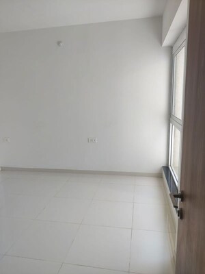 Room in 1.5 BHK Apartment at Godrej Emerald, Ghodbunder Road – for Rent