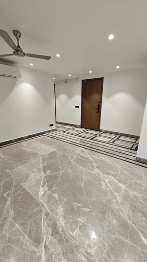 Room in 3 BHK Builder Floor at Nizamuddin East – for Rent