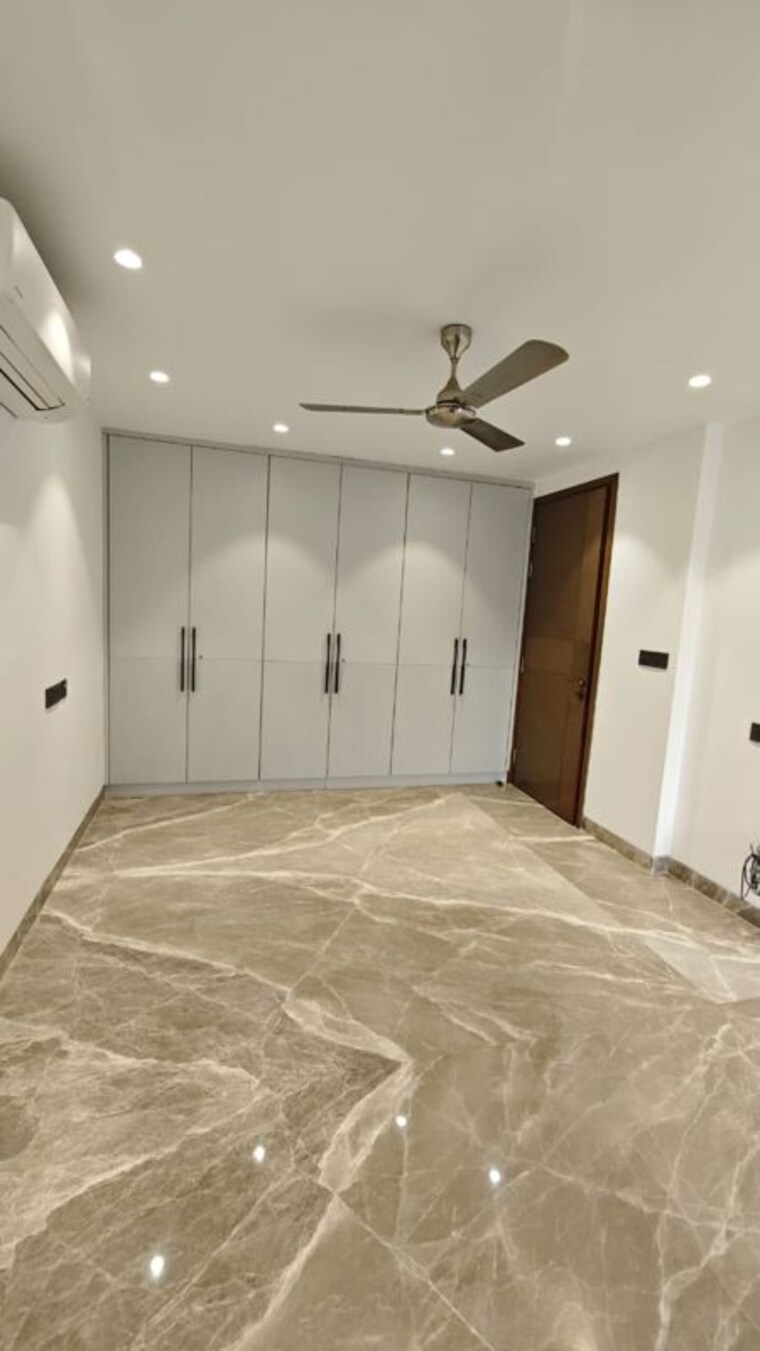 Room, nizamuddin east 3 Bedroom 1500 Sq.Ft. Builder Floor In Nizamuddin East Delhi 10742301