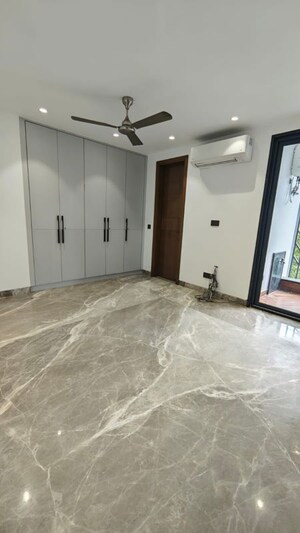 Room in 3 BHK Builder Floor at Nizamuddin East – for Rent