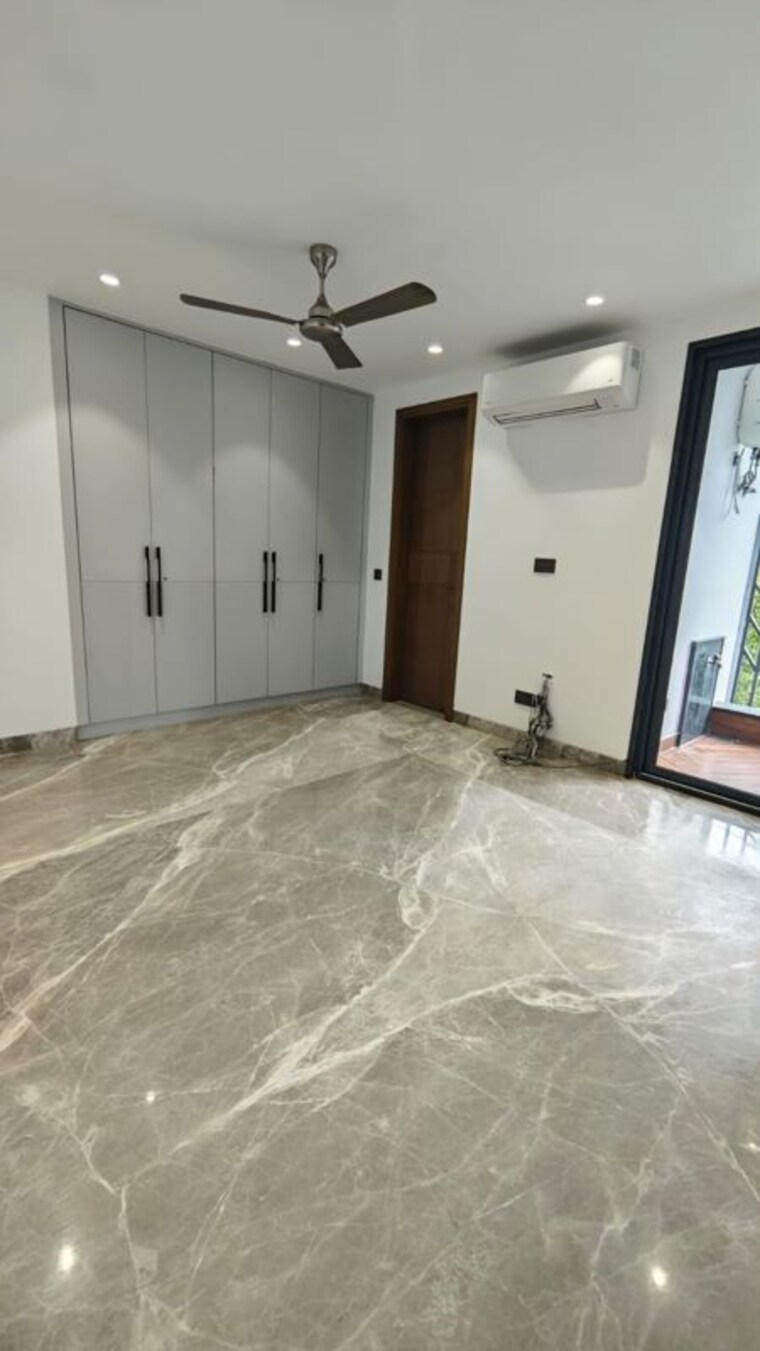 Room, nizamuddin east 3 Bedroom 1500 Sq.Ft. Builder Floor In Nizamuddin East Delhi 10742301
