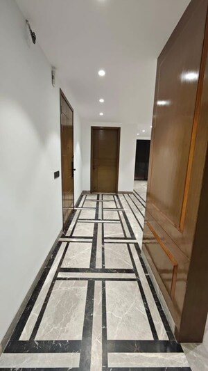  3 BHK Builder Floor at Nizamuddin East – for Rent