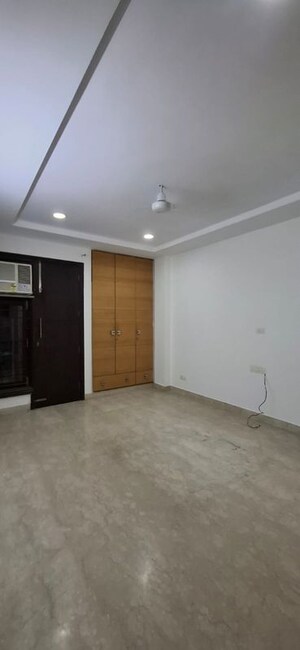 Room in 3 BHK Builder Floor at Kalkaji – for Rent
