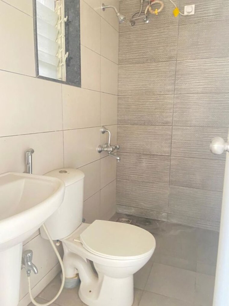Bathroom, florida-river-bank 2 Bedroom 1104 Sq.Ft. Apartment In Mundhwa Pune 10742332