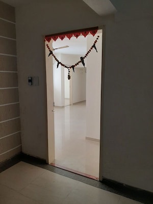 Room in 2 BHK Apartment at Sancheti Belcastel, Mundhwa – for Rent