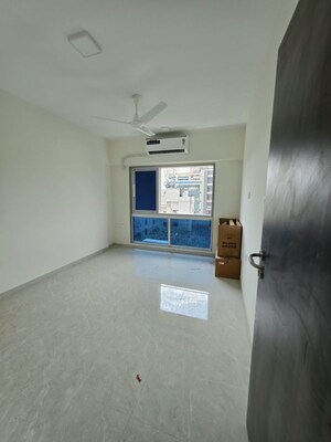 Room in 3 BHK Apartment at Rite Rudra Paradise, Santacruz East – for Rent