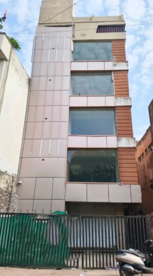  Showroom For Sale in C Scheme