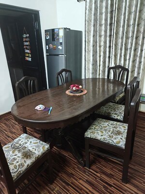 Team Area in 2.5 BHK Apartment at Arun Vihar Sector 37, Sector 37 – for Sale