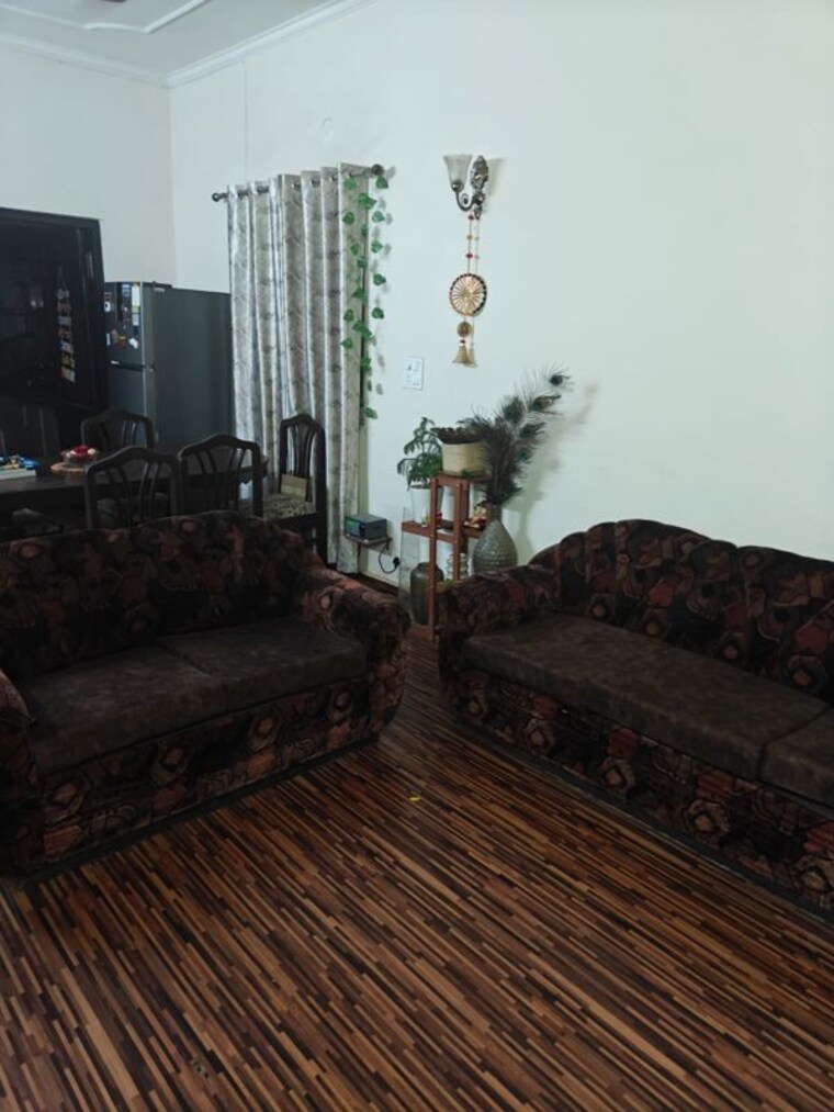 Living Room, arun-vihar-sector-37 2.5 Bedroom 1100 Sq.Ft. Apartment In Sector 37 Noida 10742408