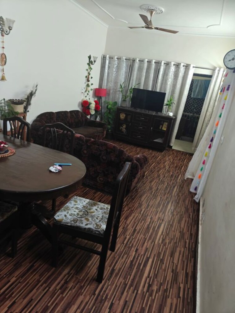Team Area, arun-vihar-sector-37 2.5 Bedroom 1100 Sq.Ft. Apartment In Sector 37 Noida 10742408