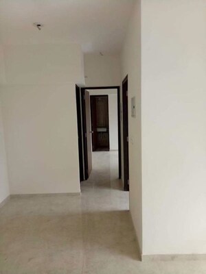 Room in 1.5 BHK Apartment at Lodha Amara, Kolshet Road – for Rent