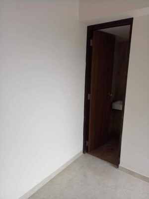 Room in 1.5 BHK Apartment at Lodha Amara, Kolshet Road – for Rent