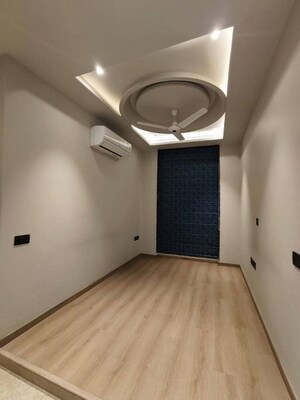 Room in 3.5 BHK Apartment at Saan Verdante, Sector 95 – for Sale