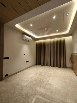 Room in 3.5 BHK Apartment at Saan Verdante, Sector 95 – for Sale