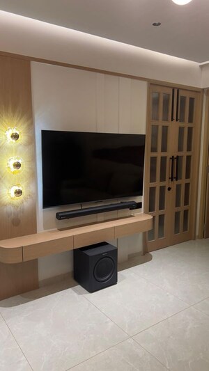 Room in 3 BHK Apartment at Vaishnodevi Circle – for Rent