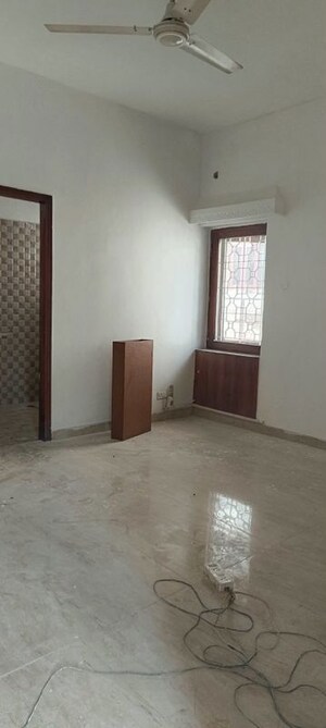 Room in 3 BHK Builder Floor at Greater Kailash ii – for Rent