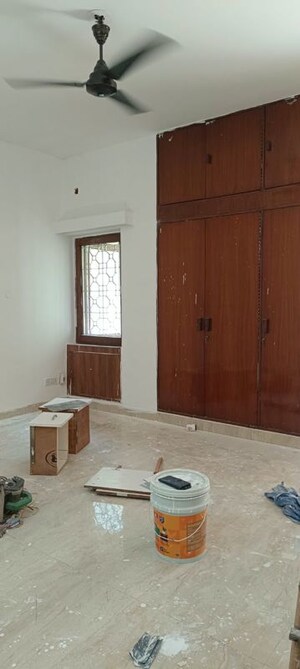 Room in 3 BHK Builder Floor at Greater Kailash ii – for Rent