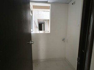 Room in 1.5 BHK Apartment at Puranik Rumah Bali, Ghodbunder Road – for Rent