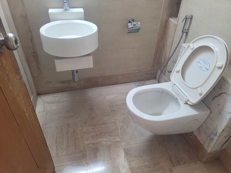 Bathroom, sayli-complex-prabhat-road 3 Bedroom 2100 Sq.Ft. Apartment In Prabhat Road Pune 10742481