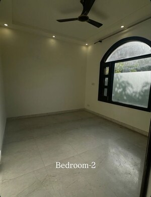 Room in 3 BHK Builder Floor at Sector 4 – for Rent
