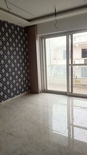 Room in 3 BHK Builder Floor at Capital Heights Niranjanpur, Gms Road – for Rent