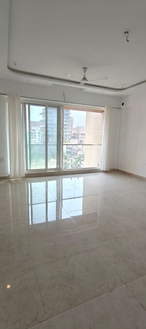 Room in 3 BHK Apartment at Kolte Patil K52, Khar West – for Sale
