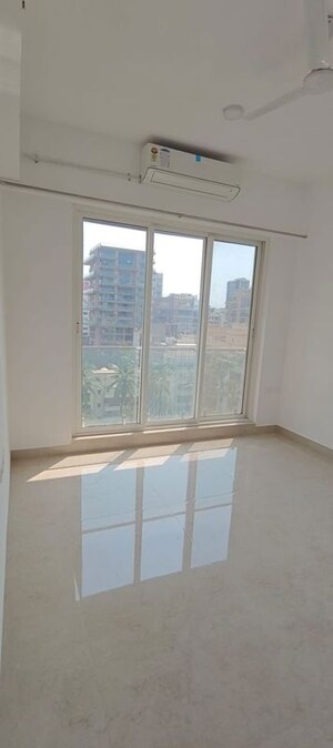 Room in 3 BHK Apartment at Kolte Patil K52, Khar West – for Sale