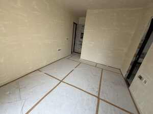 Room in 3 BHK Apartment at Sheth Vasant Lawns, Laxmi Nagar – for Rent