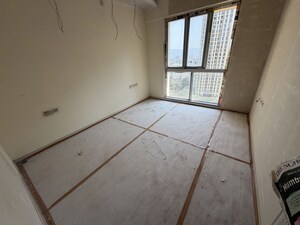 Room in 3 BHK Apartment at Sheth Vasant Lawns, Laxmi Nagar – for Rent