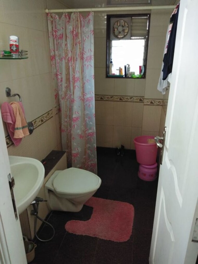 Bathroom, satguru-shristi-apartment 2 Bedroom 850 Sq.Ft. Apartment In Bandra West Mumbai 10742562