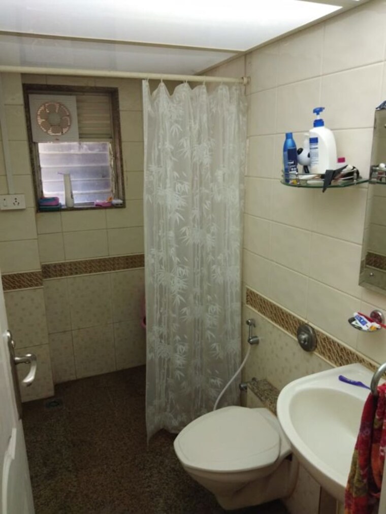 Bathroom, satguru-shristi-apartment 2 Bedroom 850 Sq.Ft. Apartment In Bandra West Mumbai 10742562