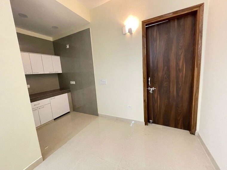 Room, rwa-apartments-sector-41 3 Bedroom 180 Sq.Mt. Independent House In Sector 41 Noida 10742568