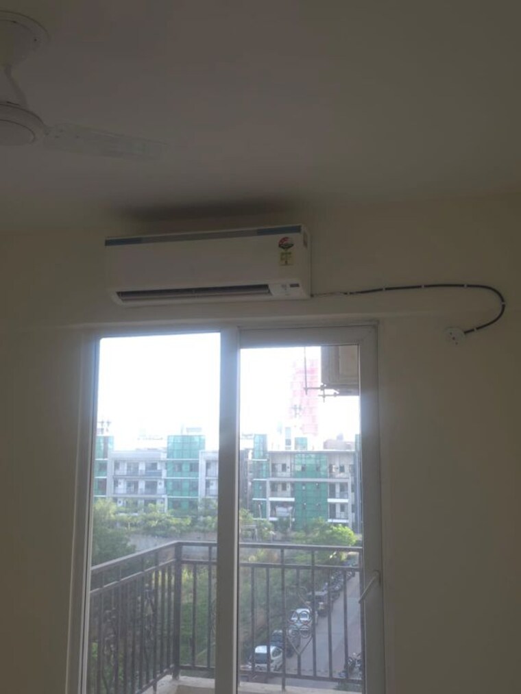Balcony, signature-global-prime 2.5 Bedroom 900 Sq.Ft. Apartment In Sector 63a Gurgaon 10742569