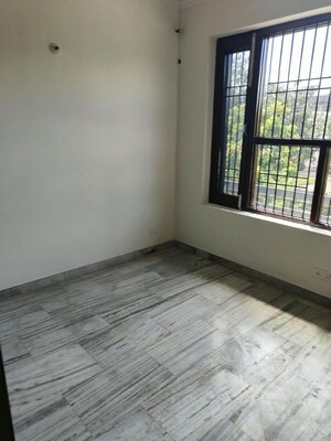 Room in 3 BHK Builder Floor at Sector 8 – for Rent