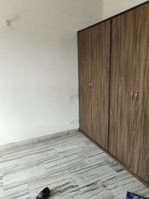 Room in 3 BHK Builder Floor at Sector 8 – for Rent